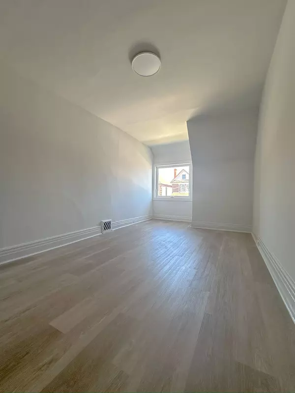 Toronto W03, ON M6H 3V5,118 Greenlaw AVE #Upper