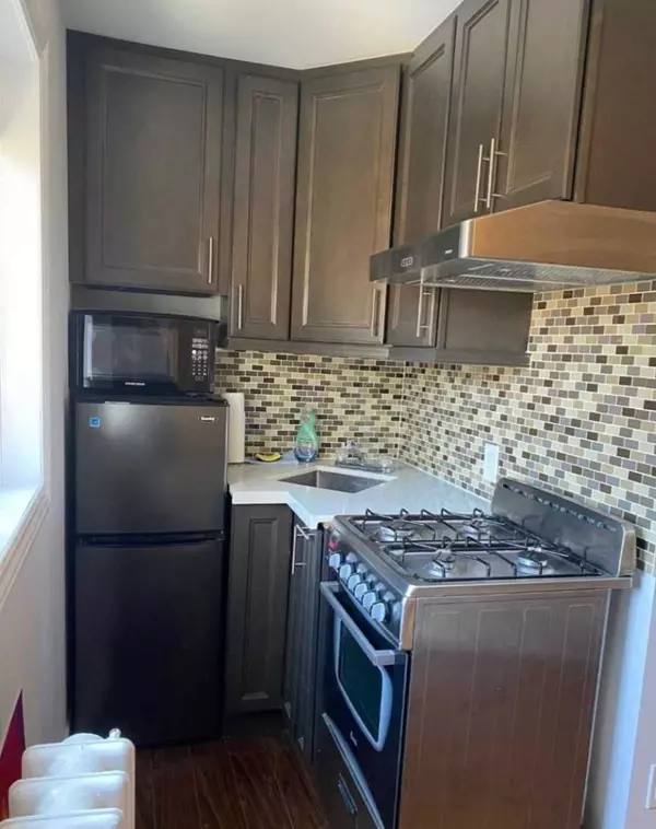 Toronto W01, ON M6K 1K7,70 Melbourne AVE #204