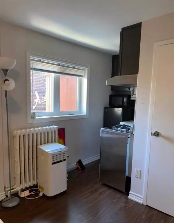 Toronto W01, ON M6K 1K7,70 Melbourne AVE #204