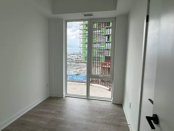 Mississauga, ON L5H 0A9,220 Missinnihe WAY #421