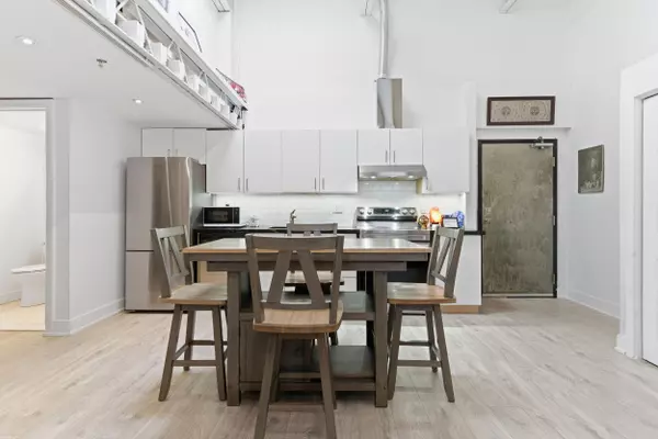 Toronto W01, ON M6R 2G8,347 Sorauren AVE #209