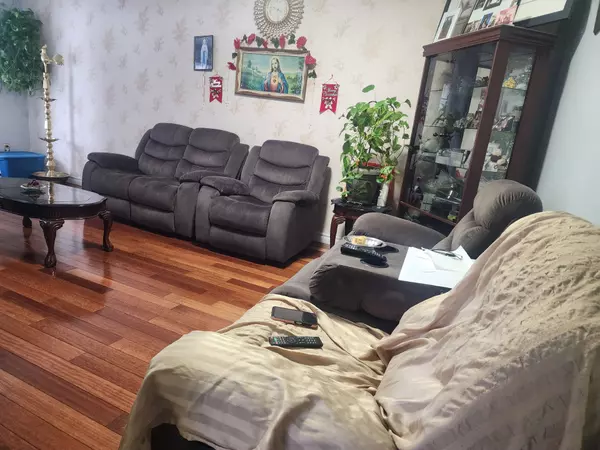 Brampton, ON L6T 1N2,63 Alexandria CRES