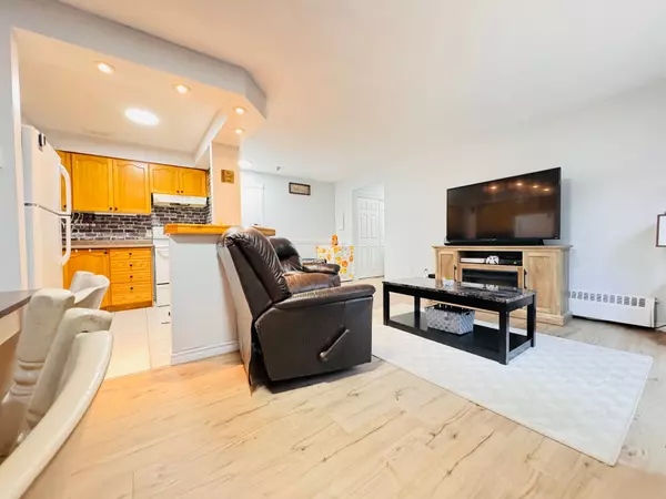 Halton Hills, ON L7J 1R9,24 Ransom ST #306