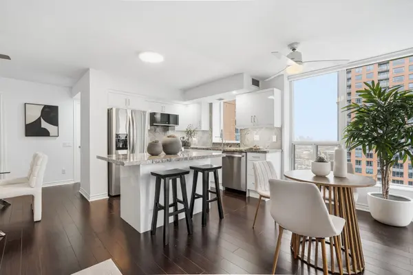 5229 Dundas ST W #1210, Toronto W08, ON M9B 6L9