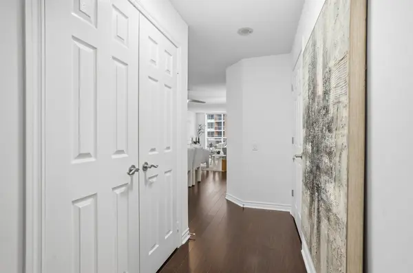 5229 Dundas ST W #1210, Toronto W08, ON M9B 6L9