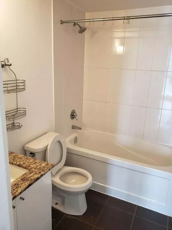 Mississauga, ON L5R 0E5,55 Eglinton AVE W #808