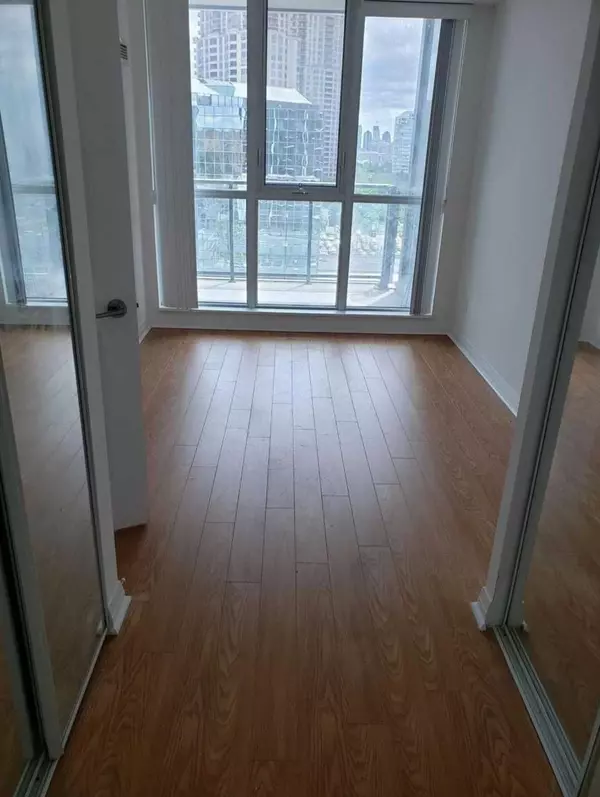 Mississauga, ON L5R 0E5,55 Eglinton AVE W #808