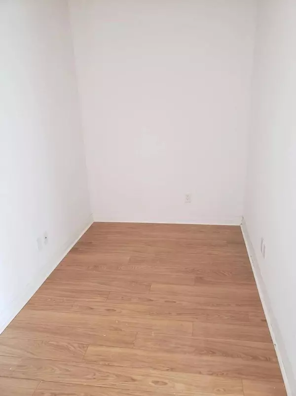 Mississauga, ON L5R 0E5,55 Eglinton AVE W #808