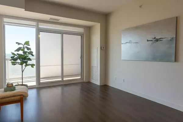 Burlington, ON L7R 2C8,2087 FAIRVIEW ST #2005