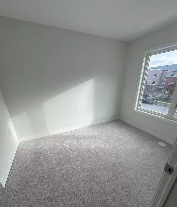 Mississauga, ON L5L 0B9,3415 Ridgeway DR #02