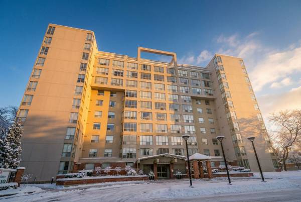 1110 WALDEN CIR #611, Mississauga, ON L5J 4R3