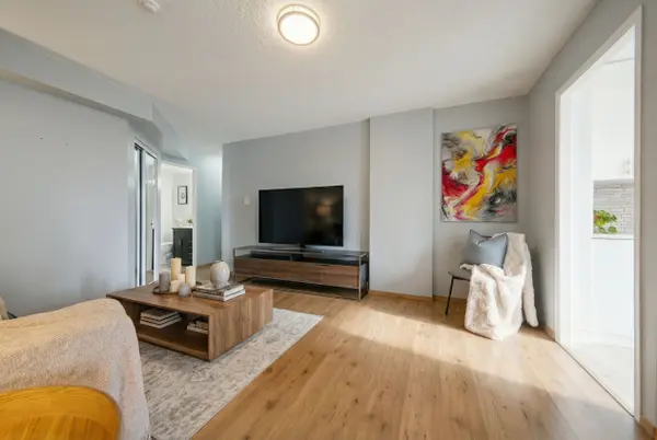 1110 WALDEN CIR #611, Mississauga, ON L5J 4R3