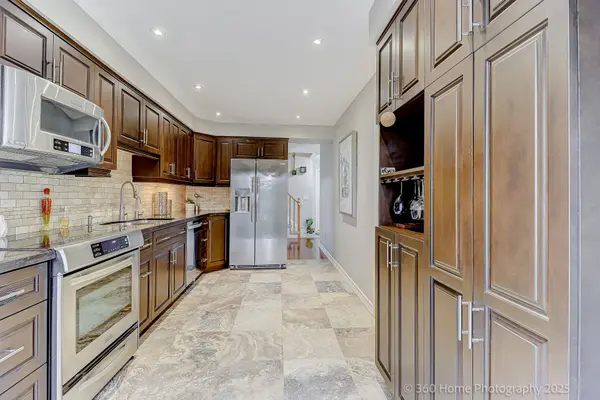 32 Heathcliffe SQ, Brampton, ON L6S 5P7