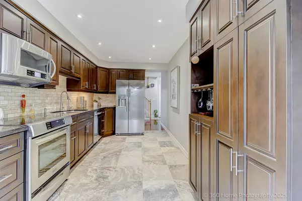 32 Heathcliffe SQ, Brampton, ON L6S 5P7