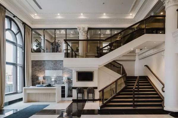 Hamilton, ON L8N 1A8,118 King ST E #LPH13