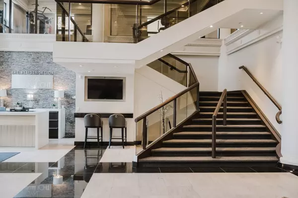 Hamilton, ON L8N 1A8,118 King ST E #LPH13