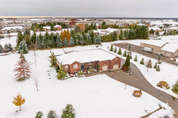 12 Starlight LN, Thames Centre, ON N0L 1G5