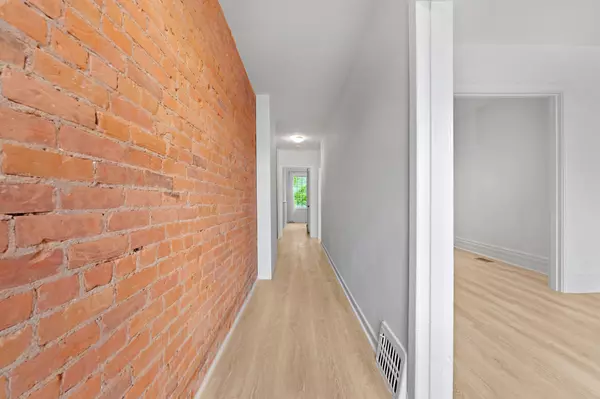 Hamilton, ON L8R 2M5,175 MacNab ST N