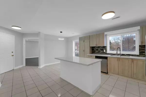 Hamilton, ON L8N 2W2,90 Tisdale ST S