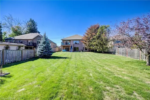 Kitchener, ON N2R 1M8,430 Caryndale DR