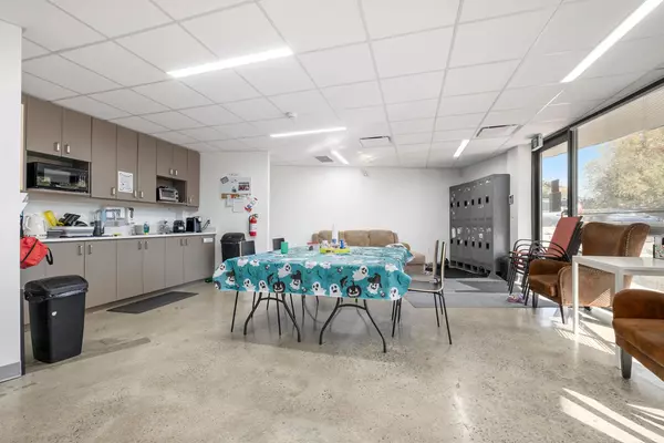 Britannia Heights - Queensway Terrace N And Area, ON K2B 7G1,2300 CARLING AVE #101