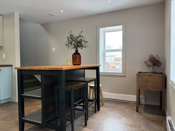 Renfrew, ON K7V 2L2,138 Blake ST