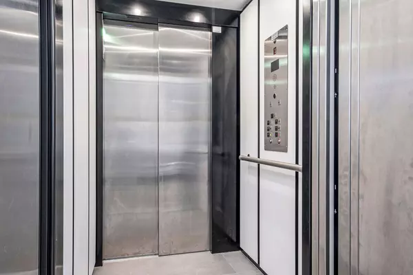 Britannia Heights - Queensway Terrace N And Area, ON K2B 7G1,2300 CARLING AVE #202