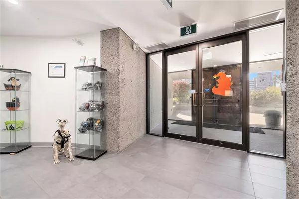 Britannia Heights - Queensway Terrace N And Area, ON K2B 7G1,2300 CARLING AVE #200