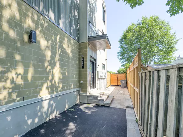 South Of Baseline To Knoxdale, ON K2G 4W6,25 Fair Oaks CRES #B