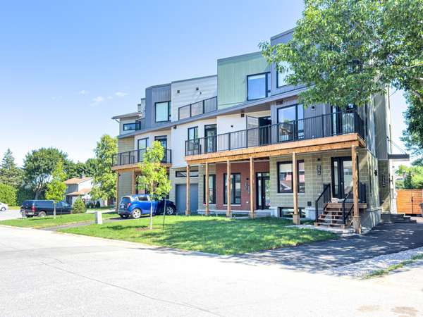 25 Fair Oaks CRES #B, South Of Baseline To Knoxdale, ON K2G 4W6