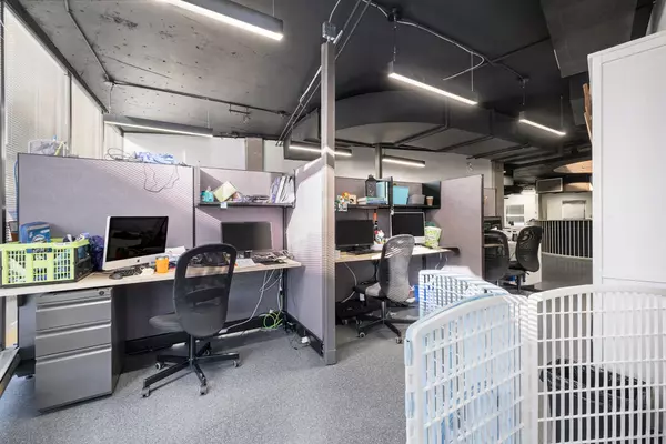 Britannia Heights - Queensway Terrace N And Area, ON K2B 7G1,2300 CARLING AVE #206