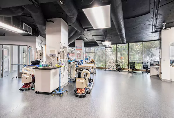 Britannia Heights - Queensway Terrace N And Area, ON K2B 7G1,2300 CARLING AVE #205