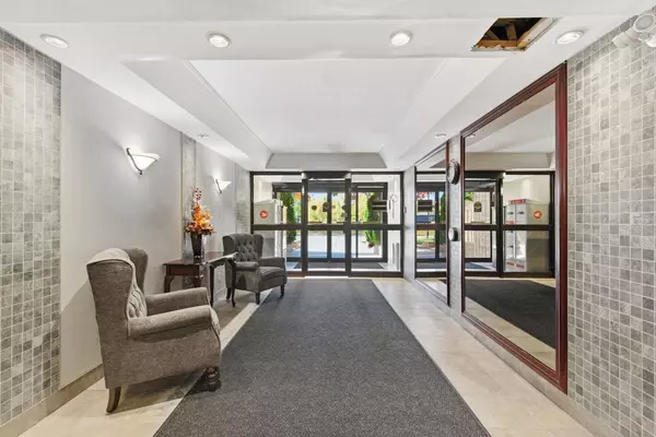 Niagara Falls, ON L2E 7E1,4658 Drummond RD #307