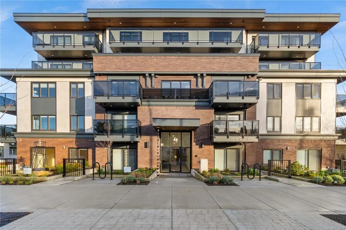 Nanaimo, BC V9R 4V6,45 Haliburton St #102