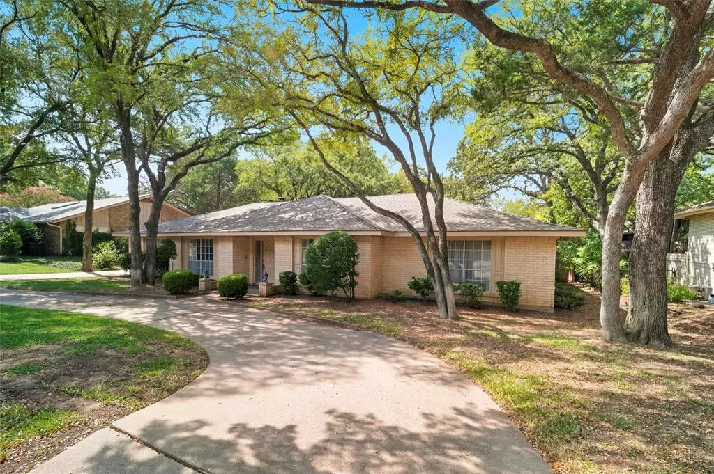 Arlington, TX 76013,1204 Greenbriar Lane