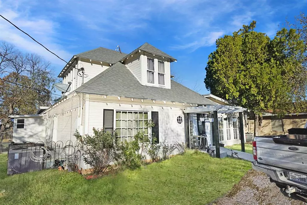 De Leon, TX 76444,241 W Ross Avenue