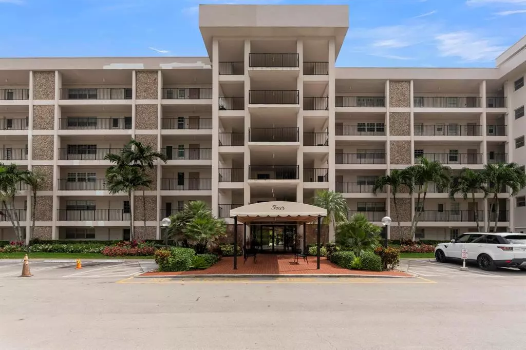 Pompano Beach, FL 33069,3000 N Palm Aire Dr #107