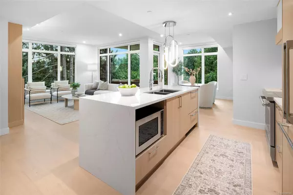 5229 Cordova Bay Rd #207, Saanich, BC V8Y 2L1