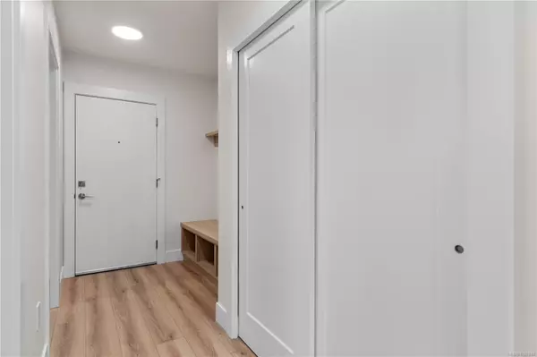 Nanaimo, BC V9R 4V6,45 Haliburton St #102