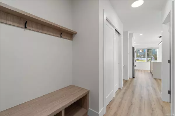 Nanaimo, BC V9R 4V6,45 Haliburton St #102