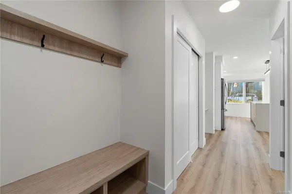 Nanaimo, BC V9R 4V6,45 Haliburton St #102