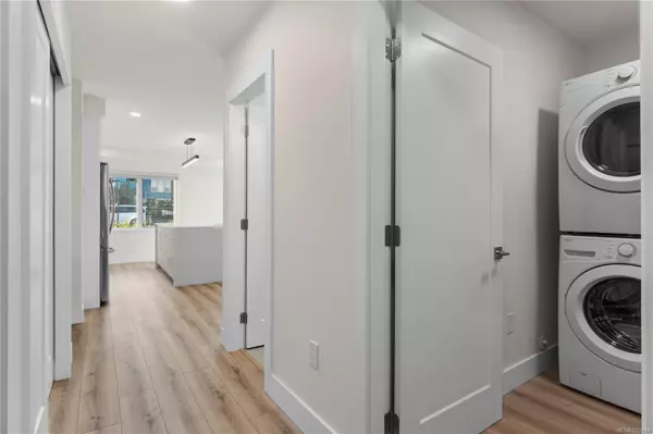 Nanaimo, BC V9R 4V6,45 Haliburton St #102