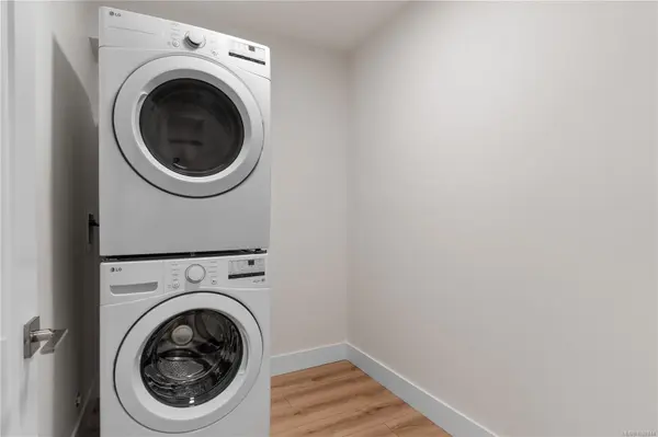 Nanaimo, BC V9R 4V6,45 Haliburton St #102