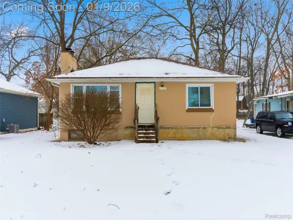 4350 Lotus DR, Waterford, MI 48329