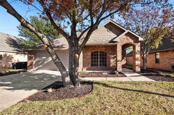 6136 Lochmoor Drive, Fort Worth, TX 76179