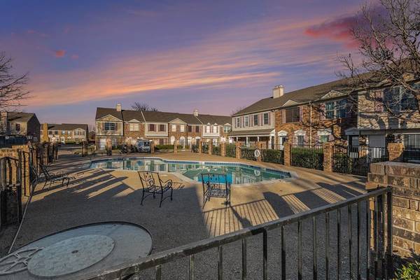 617 Carriagehouse Lane #3E, Garland, TX 75040