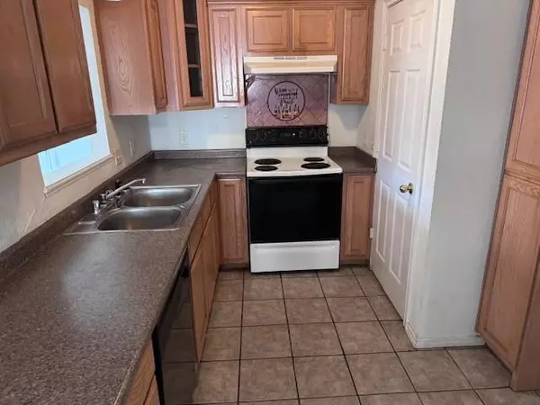 Paris, TX 75460,2541-2551 E Price Street #200