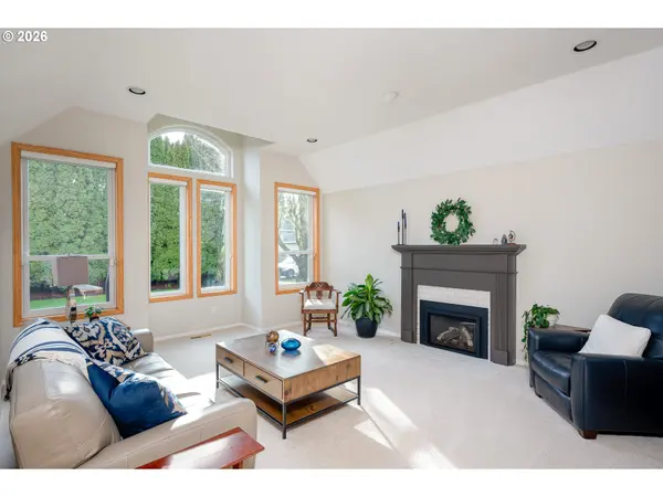 Hillsboro, OR 97124,610 NE SUNDANCE CT