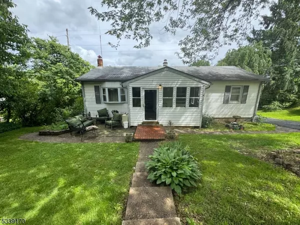 15 Van Dunk Ln, Ringwood Boro, NJ 07456