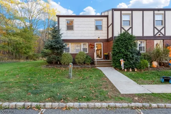 30 Tudor Pl, Mount Olive Twp., NJ 07828